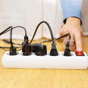 5 Гнезда Разклонител С Ключ 3 Х 1.5 - 2 Х 1.5М Бял